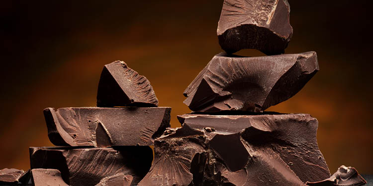 Dark chocolate   chunks isolated 