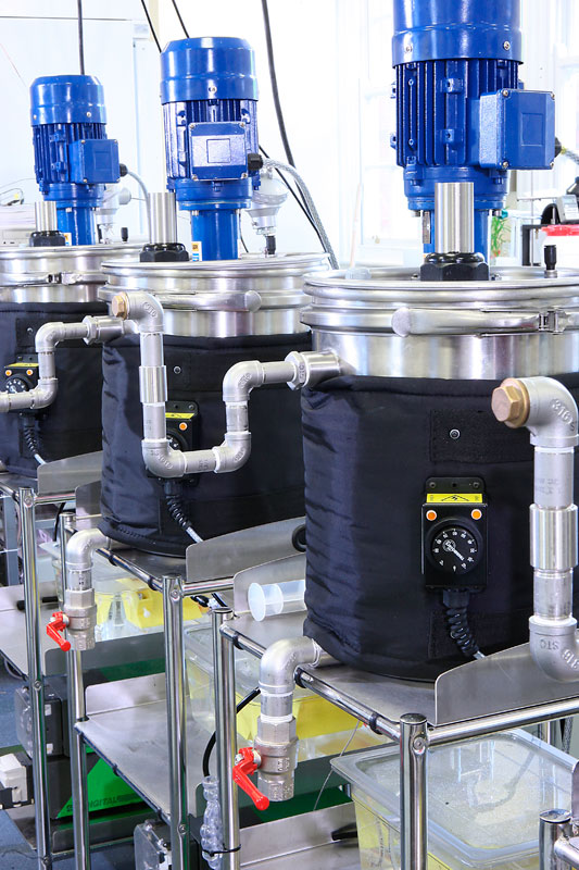 Near infrared spectroscopy in bioreactor performance monitoring