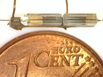Image of the optical fibre resonator compared to the size of a Euro Cent coin.